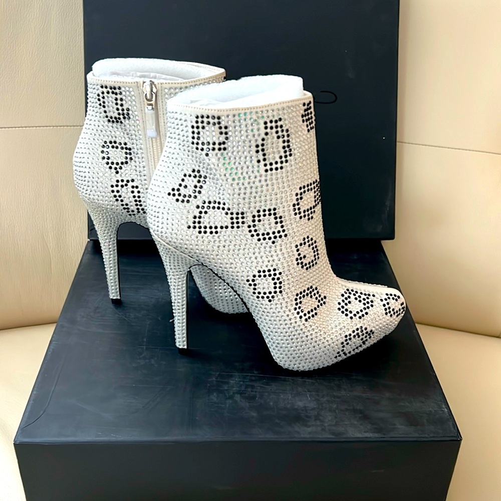 Enhanced report signature embellished with off-white rhinestones, Never Worn .